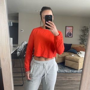 Lululemon size 8 cropped long sleeve